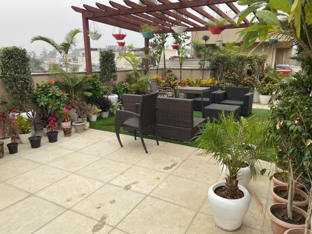 Art House Vasant Vihar New Delhi Bed & Breakfast Exterior photo